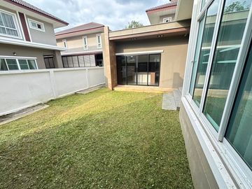 Newly Built House for Sale in a Prestigious Development on San Kamphaeng New Road. Luxuriously Designed with Built-In Furnishings.