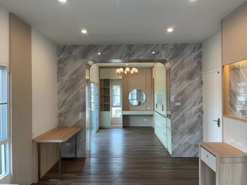 Newly Built House for Sale in a Prestigious Development on San Kamphaeng New Road. Luxuriously Designed with Built-In Furnishings.