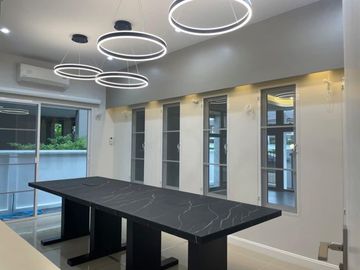 Newly Built House for Sale in a Prestigious Development on San Kamphaeng New Road. Luxuriously Designed with Built-In Furnishings.