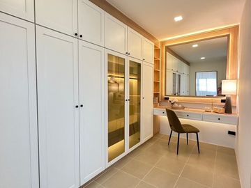 Pool villa for sale at Hang Dong in a hi-end village, decorated in modern luxury style.