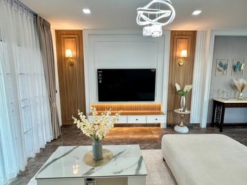 Pool villa for sale at Hang Dong in a hi-end village, decorated in modern luxury style.