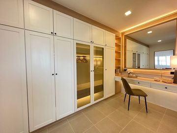 Pool villa for sale at Hang Dong in a hi-end village, decorated in modern luxury style.