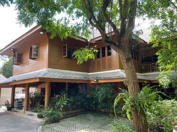 For Sale: Large Golden Teakwood House with 9 Bedrooms in the World Club Land Project, Convenient City Access, Close to International Schools