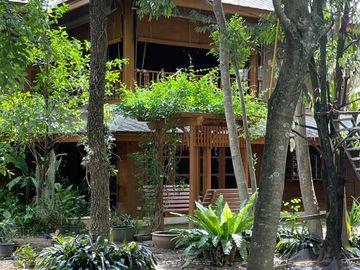 For Sale: Large Golden Teakwood House with 9 Bedrooms in the World Club Land Project, Convenient City Access, Close to International Schools