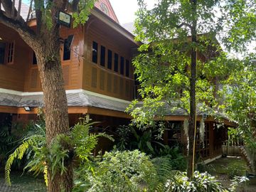 For Sale: Large Golden Teakwood House with 9 Bedrooms in the World Club Land Project, Convenient City Access, Close to International Schools