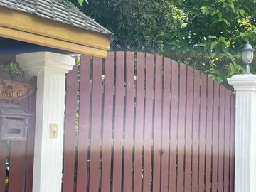 For Sale: Large Golden Teakwood House with 9 Bedrooms in the World Club Land Project, Convenient City Access, Close to International Schools