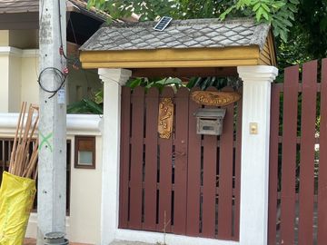 For Sale: Large Golden Teakwood House with 9 Bedrooms in the World Club Land Project, Convenient City Access, Close to International Schools