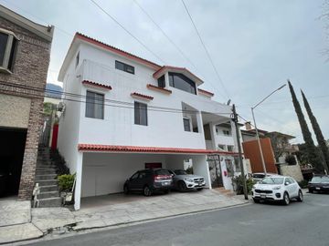 Venta de Casa y Departamento Colonial de la Sierra,  San Pedro Garza, García