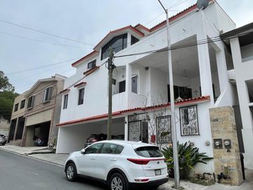 Venta de Casa y Departamento Colonial de la Sierra,  San Pedro Garza, García