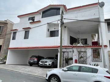 Venta de Casa y Departamento Colonial de la Sierra,  San Pedro Garza, García