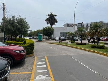 VENDO / ALQUILO UBICADISIMO LOCAL EN SAN ISIDRO