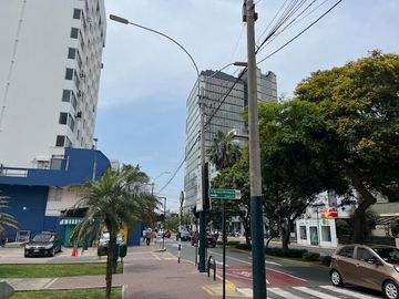 VENDO / ALQUILO UBICADISIMO LOCAL EN SAN ISIDRO