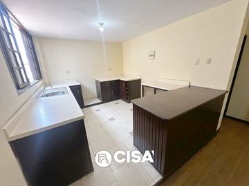 VENTA DE AMPLIA CASA EN SURCO