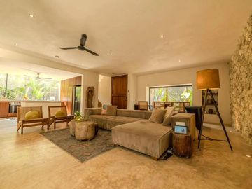 Villa de 3 Recámaras con Diseño Único en Tulum, al lado del hotel Holistika: Ubicación, Tranquilidad y Elegancia Moderna