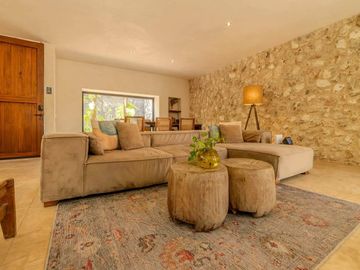 Villa de 3 Recámaras con Diseño Único en Tulum, al lado del hotel Holistika: Ubicación, Tranquilidad y Elegancia Moderna