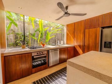 Villa de 3 Recámaras con Diseño Único en Tulum, al lado del hotel Holistika: Ubicación, Tranquilidad y Elegancia Moderna