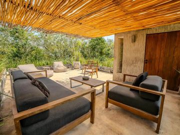 Villa de 3 Recámaras con Diseño Único en Tulum, al lado del hotel Holistika: Ubicación, Tranquilidad y Elegancia Moderna