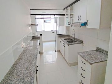 ¡Alquiler De Acogedor Departamento En La Mejor Zona De Santiago De Surco!