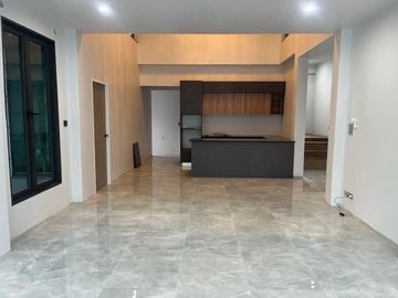 Luxury Modern-Style Pool Villa for Sale! Prime location with easy access, conveniently situated near international schools