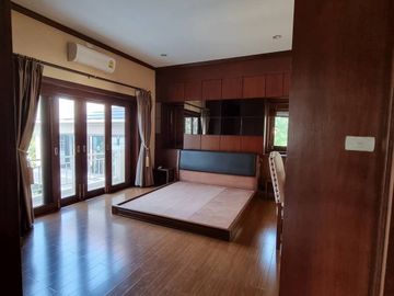 House for sale in The Esteem project in San Kamphaeng area with tenants, definitely not flooded
