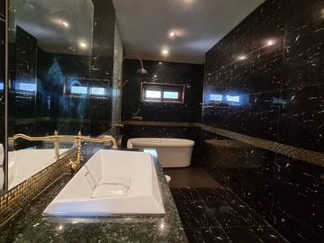 House for sale in The Esteem project in San Kamphaeng area with tenants, definitely not flooded