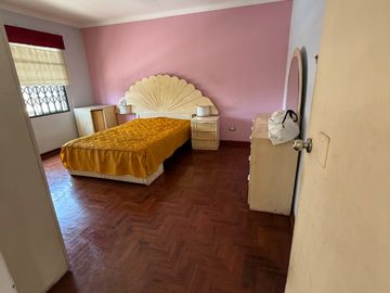 Vendo casa frente colegio Maristas Callao