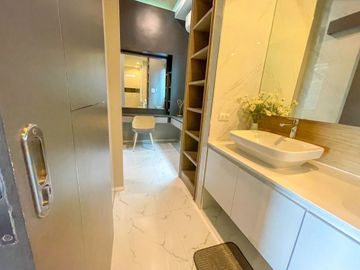 For sale: Luxury modern-style pool villa. The layout is perfectly optimized for space usage. Located near several international schools