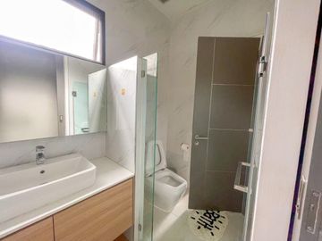 For sale: Luxury modern-style pool villa. The layout is perfectly optimized for space usage. Located near several international schools