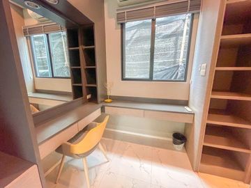 For sale: Luxury modern-style pool villa. The layout is perfectly optimized for space usage. Located near several international schools