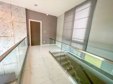 For sale: Luxury modern-style pool villa. The layout is perfectly optimized for space usage. Located near several international schools