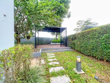 For sale: Luxury modern-style pool villa. The layout is perfectly optimized for space usage. Located near several international schools