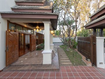 House for sale: Modern Luxury Pool Villa. Fully furnished, ready to move in, San Phak Wan zone, no flooding.