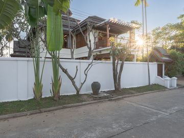 House for sale: Modern Luxury Pool Villa. Fully furnished, ready to move in, San Phak Wan zone, no flooding.