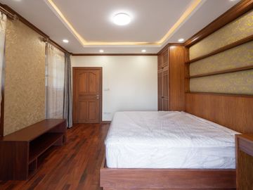House for sale: Modern Luxury Pool Villa. Fully furnished, ready to move in, San Phak Wan zone, no flooding.