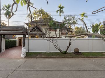 House for sale: Modern Luxury Pool Villa. Fully furnished, ready to move in, San Phak Wan zone, no flooding.