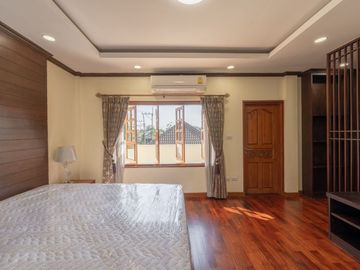 House for sale: Modern Luxury Pool Villa. Fully furnished, ready to move in, San Phak Wan zone, no flooding.