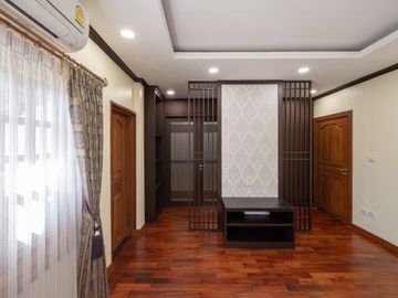 House for sale: Modern Luxury Pool Villa. Fully furnished, ready to move in, San Phak Wan zone, no flooding.