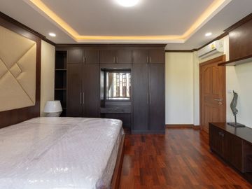 House for sale: Modern Luxury Pool Villa. Fully furnished, ready to move in, San Phak Wan zone, no flooding.