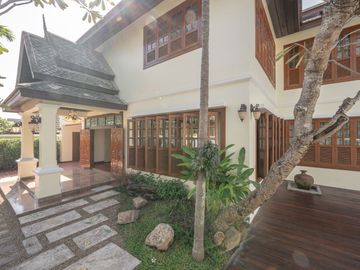 House for sale: Modern Luxury Pool Villa. Fully furnished, ready to move in, San Phak Wan zone, no flooding.