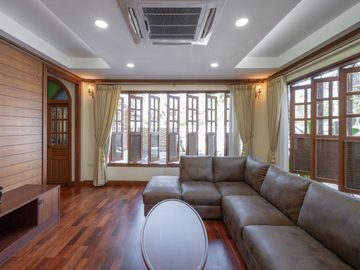 House for sale: Modern Luxury Pool Villa. Fully furnished, ready to move in, San Phak Wan zone, no flooding.
