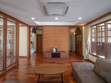 House for sale: Modern Luxury Pool Villa. Fully furnished, ready to move in, San Phak Wan zone, no flooding.