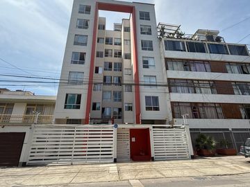 NUEVO INGRESO !! VENDO DEPA FRENTE A PARQUE EN SANTA CATALINA - LA VICTORIA LIM S.ISIDRO
