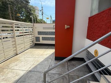 NUEVO INGRESO !! VENDO DEPA FRENTE A PARQUE EN SANTA CATALINA - LA VICTORIA LIM S.ISIDRO