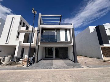 Casa en venta con 3 recamaras roof garden Cuautlancingo