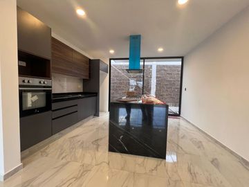 Casa en venta con 3 recamaras roof garden Cuautlancingo
