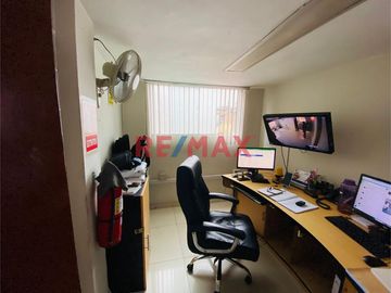 ID: 1122295 Casa De 4 Pisos A 2 Cuadras Del Open Plaza De Angamos (Uso Residencial O Administrativo)