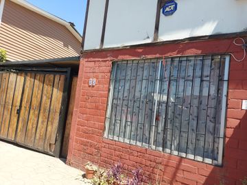 Casa en Avda Opción Comercial y habitacional, en terreno de 109 Mts. en Avda. San Martin con Avda. Manuel Antonio Matta, cercana a estación de metro