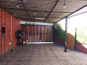 Casa en Avda Opción Comercial y habitacional, en terreno de 109 Mts. en Avda. San Martin con Avda. Manuel Antonio Matta, cercana a estación de metro