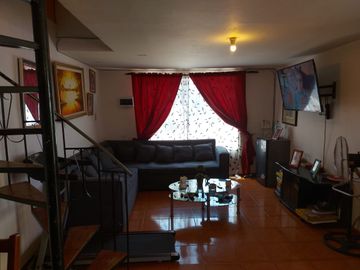 Casa en Avda Opción Comercial y habitacional, en terreno de 109 Mts. en Avda. San Martin con Avda. Manuel Antonio Matta, cercana a estación de metro