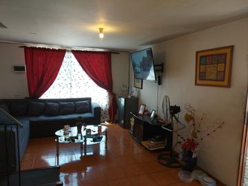 Casa en Avda Opción Comercial y habitacional, en terreno de 109 Mts. en Avda. San Martin con Avda. Manuel Antonio Matta, cercana a estación de metro
